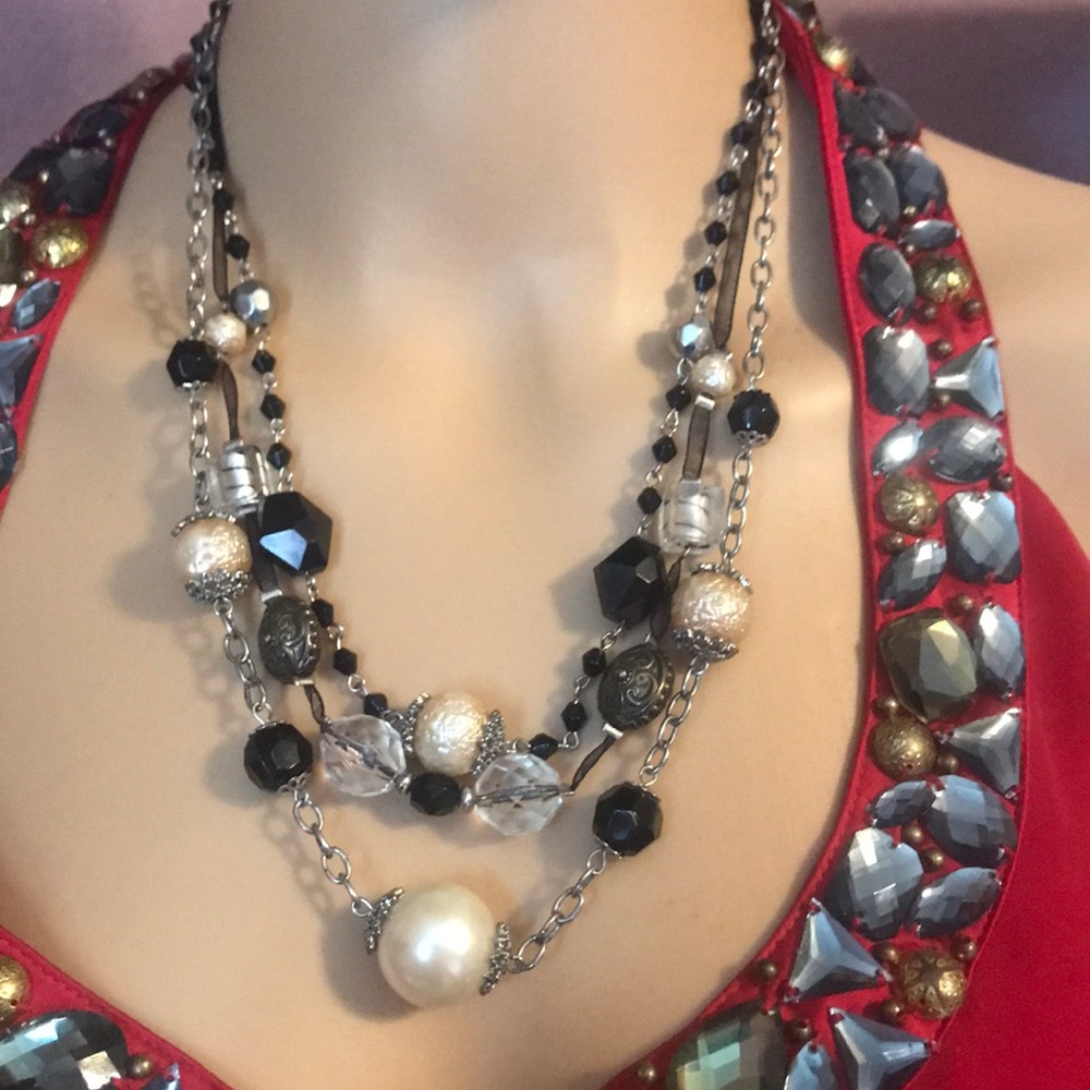White house black market necklace three-piece